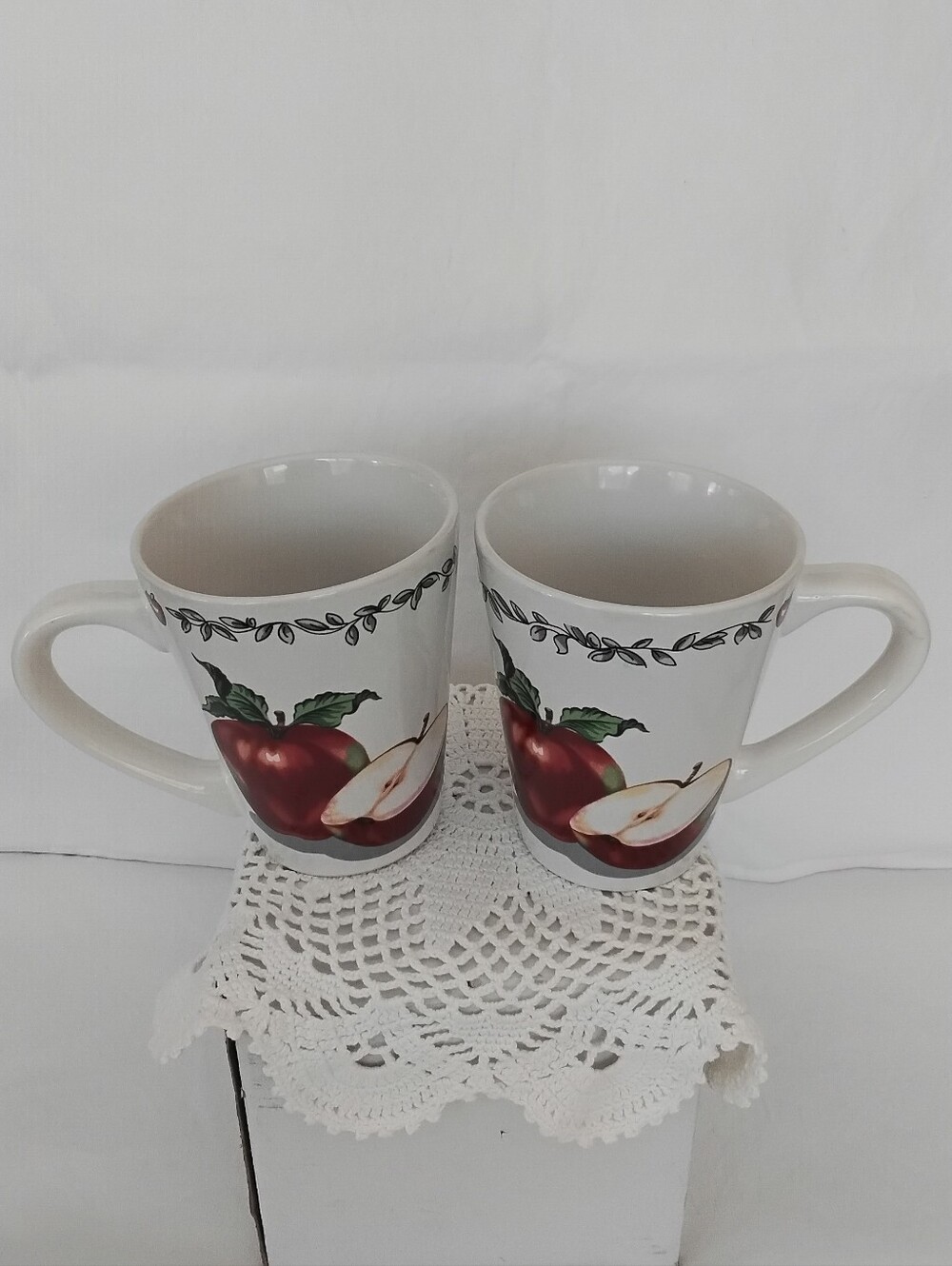 Todays Home White Ceramic Apple Pattern Mugs - Set of 2